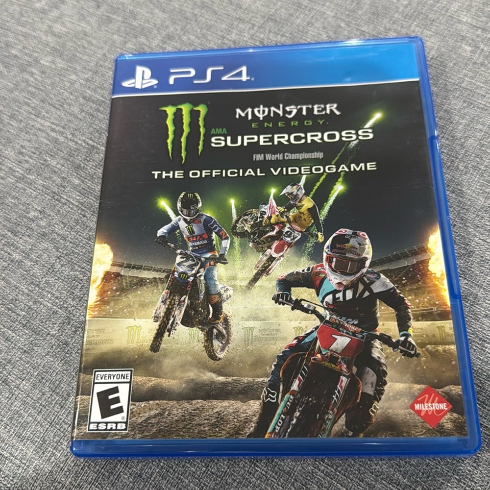 PLAYSTATION 4 MONSTER ENERGY SUPERCROSS GAME